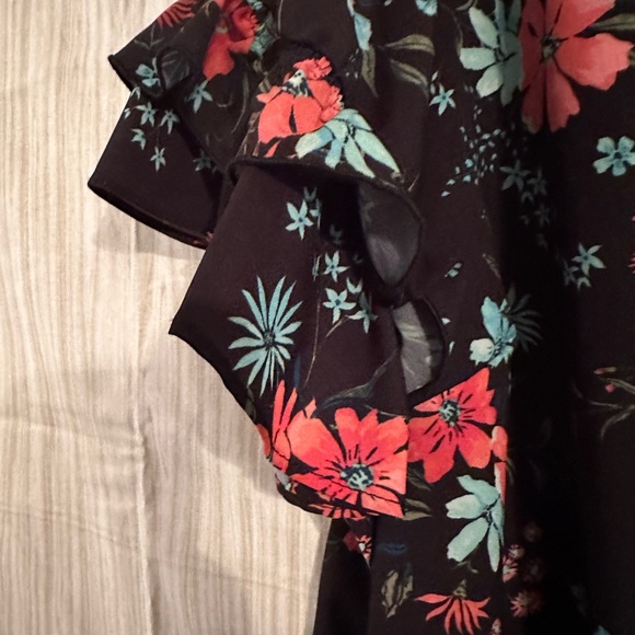 Lane Bryant Flutter Sleeve Crew Neck Top teal and coral floral print 20 NWOT - Picture 2 of 4